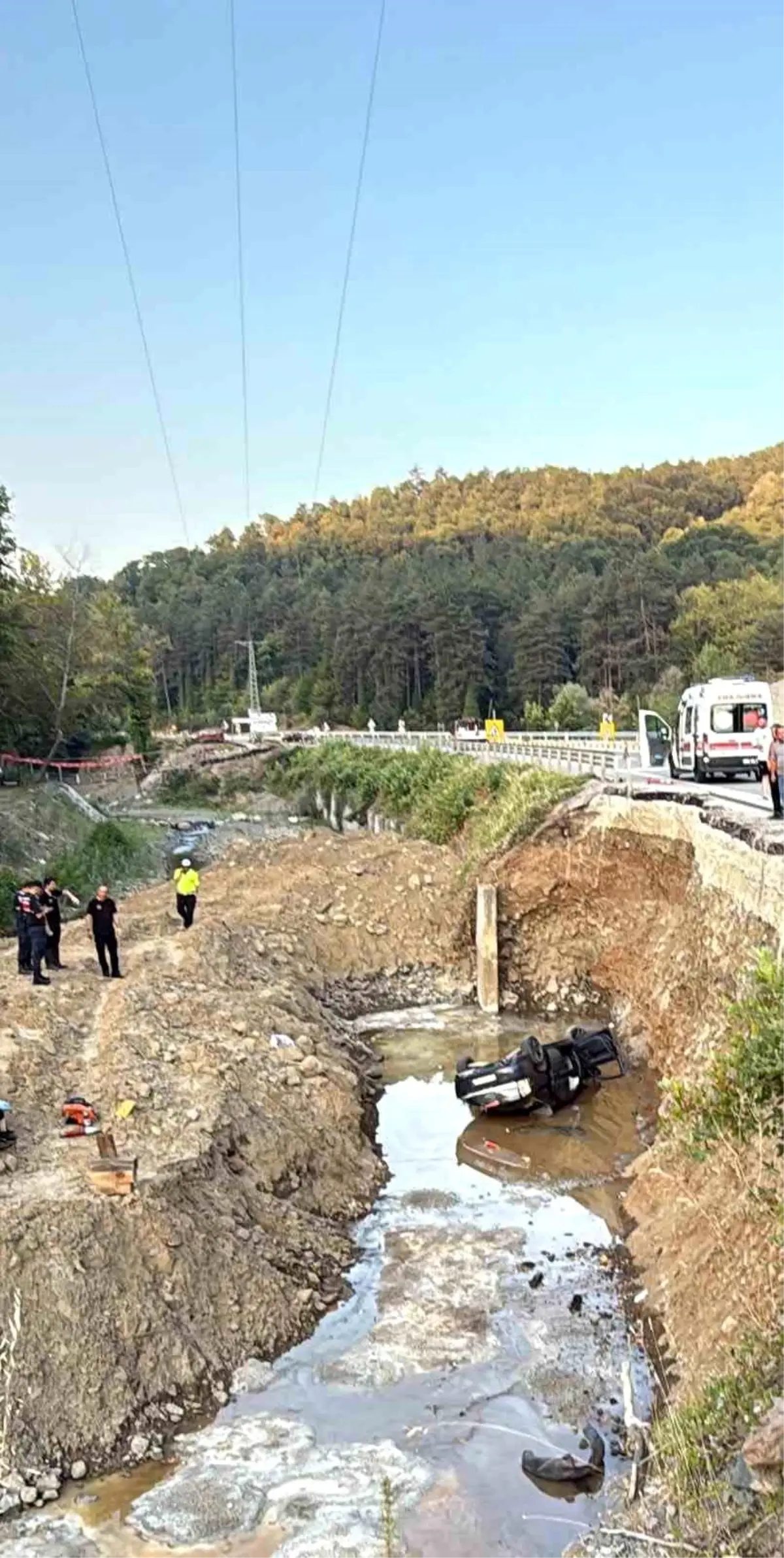 Zonguldak'ta Dereye Uçan Otomobilde Baba ve Oğlu Hayatını Kaybetti