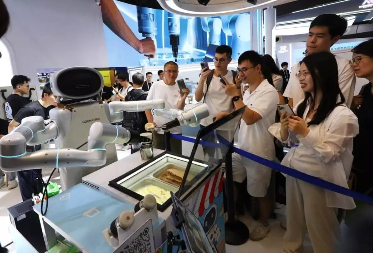 2025 Dünya Yapay Zeka Konferansı'nda Akıllı Robotlar Sergilendi