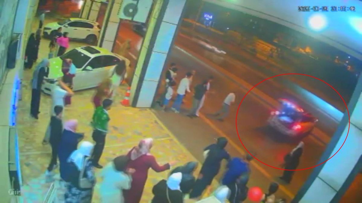 Düğün Öncesi Korkutan Kaza: Gelin Aracı Metro Duvarına Çarptı