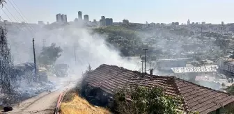Ankara'da ağaçlık alanda çıkan yangın gecekondulara sıçradı