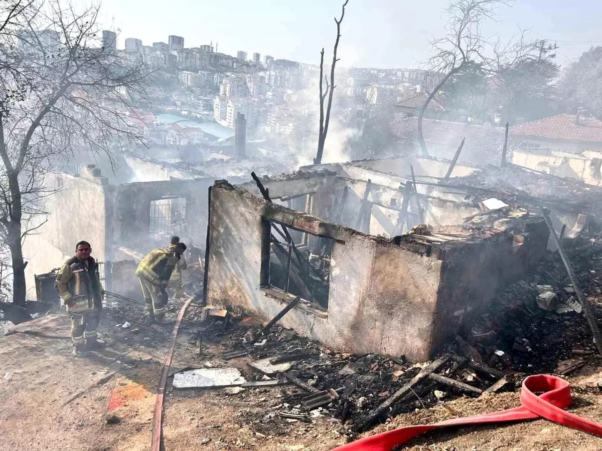 Ankara'da Yangın: 4 Kişi Dumandan Etkilendi