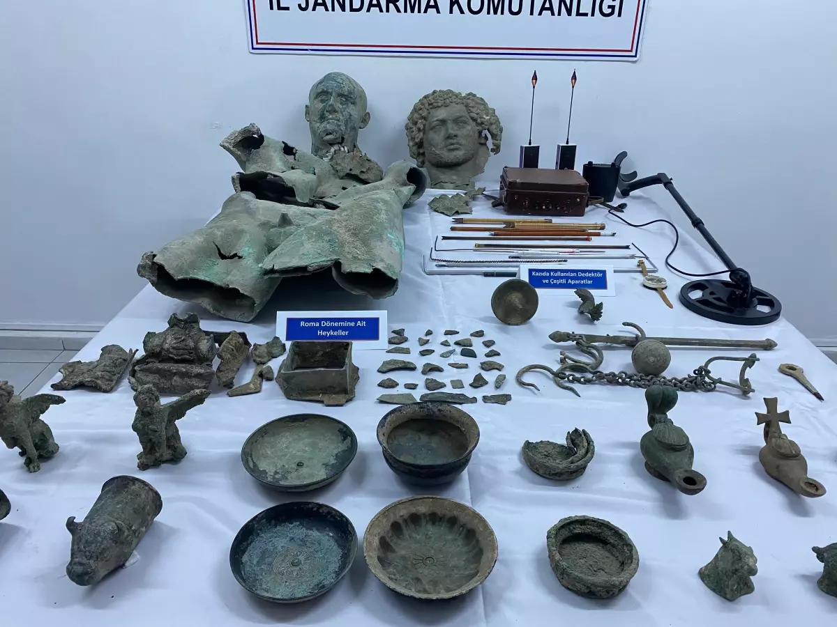 Bayburt'ta Tarihi Eser Operasyonu: 156 Eser Ele Geçirildi
