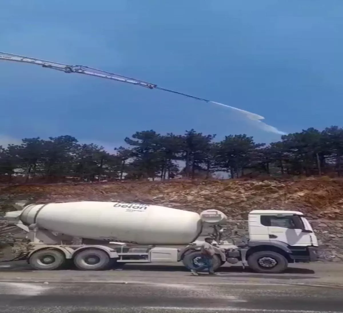 Beton Mikseriyle Orman Yangınına Müdahale
