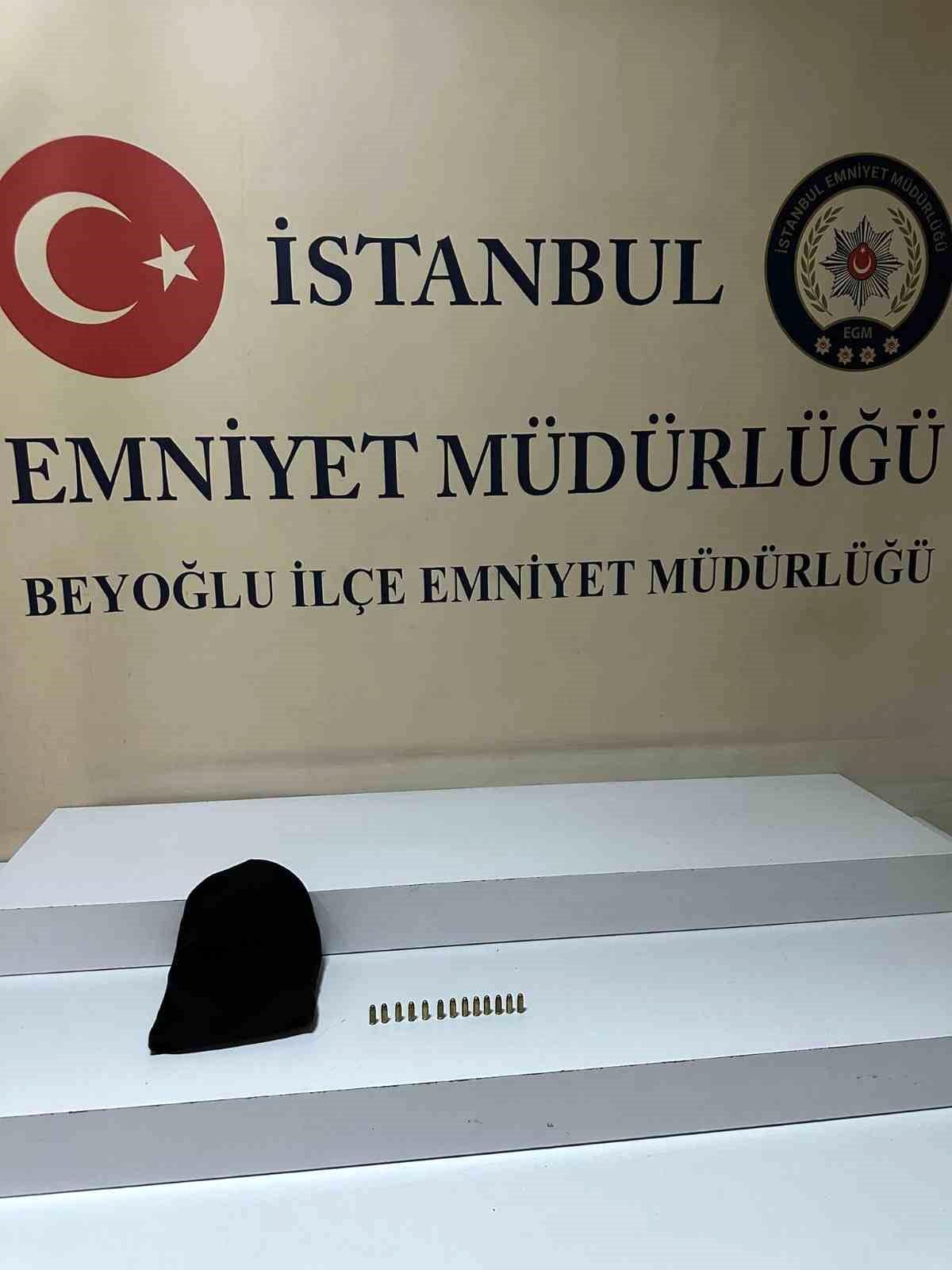 Beyoğlu'nda Motosikletli Saldırganlar Mobilya Dükkanına Kurşun Yağdırdı