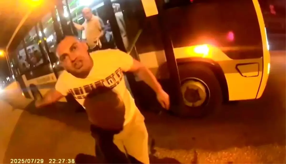 Bursa'da Motosiklet Sürücüsü ile Otobüs Şoförü Arasında Tartışma