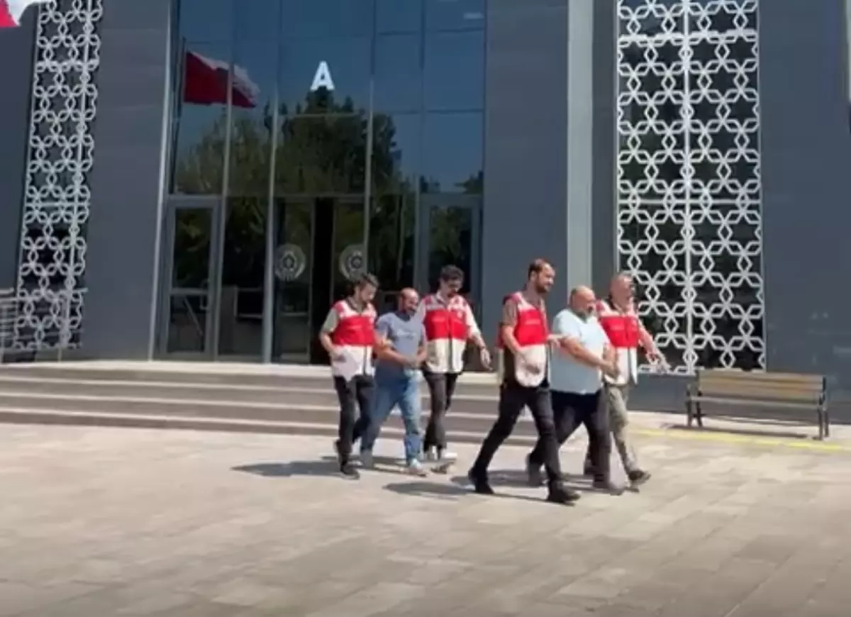 Çanakkale'de 6 Suçtan 58 Yıl Hapis Cezası Olan İki Kişi Yakalandı