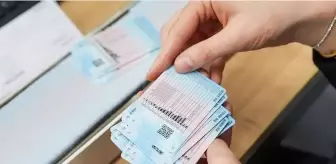 Ehliyet yenileme harcı cep yakacak! Büyük zam öncesi nüfus müdürlüğünde kuyruklar oluştu
