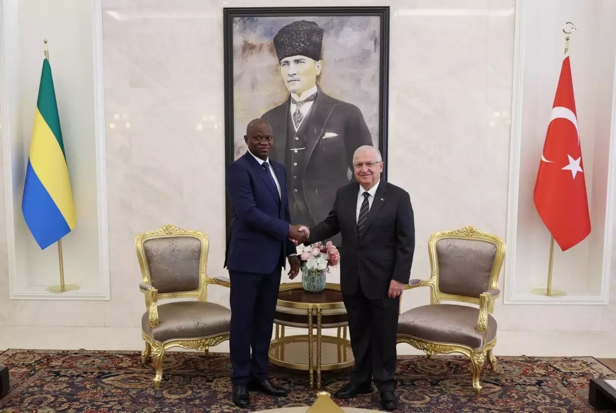 Bakan Güler, Gabon Cumhurbaşkanı Nguema'yı Askeri Törenle Karşıladı