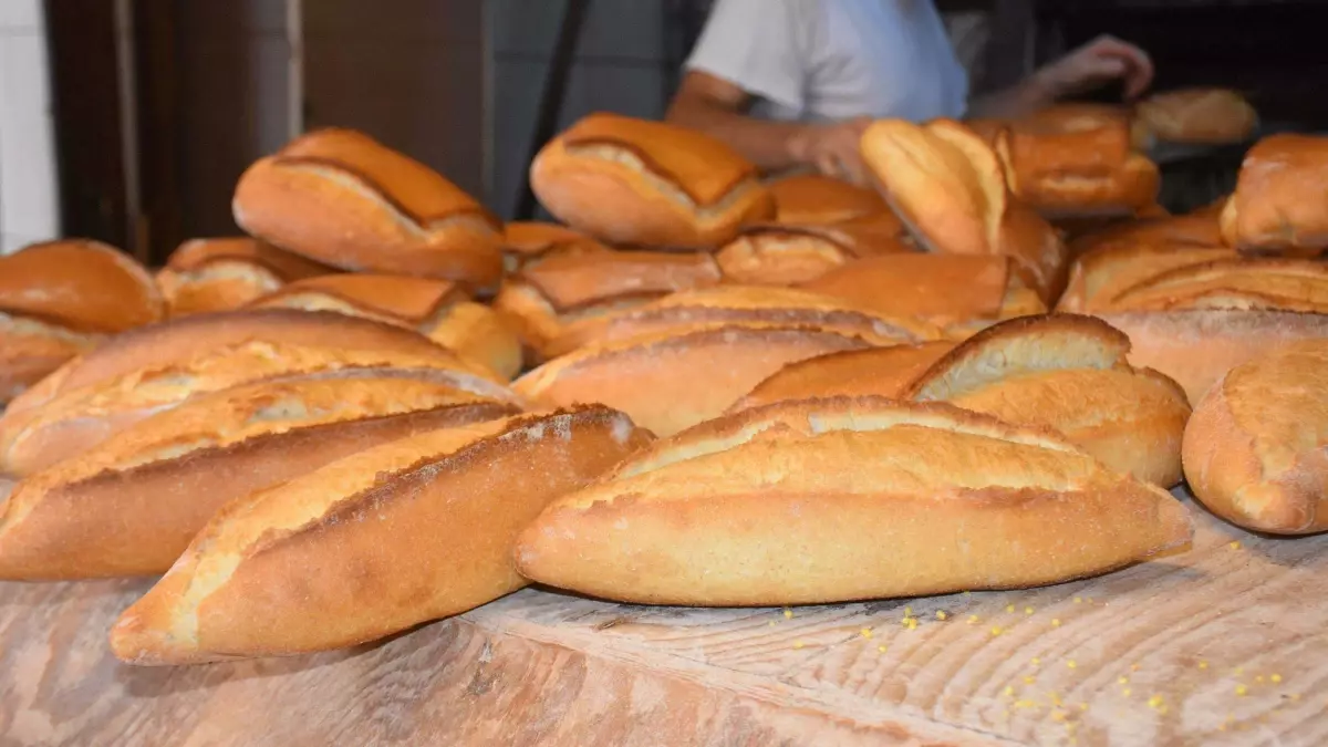 İzmir'de Ekmek Fiyatlarına Zam Yapıldı