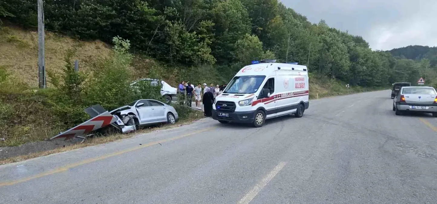 Kastamonu Cide'de Trafik Kazası: 2 Yaralı