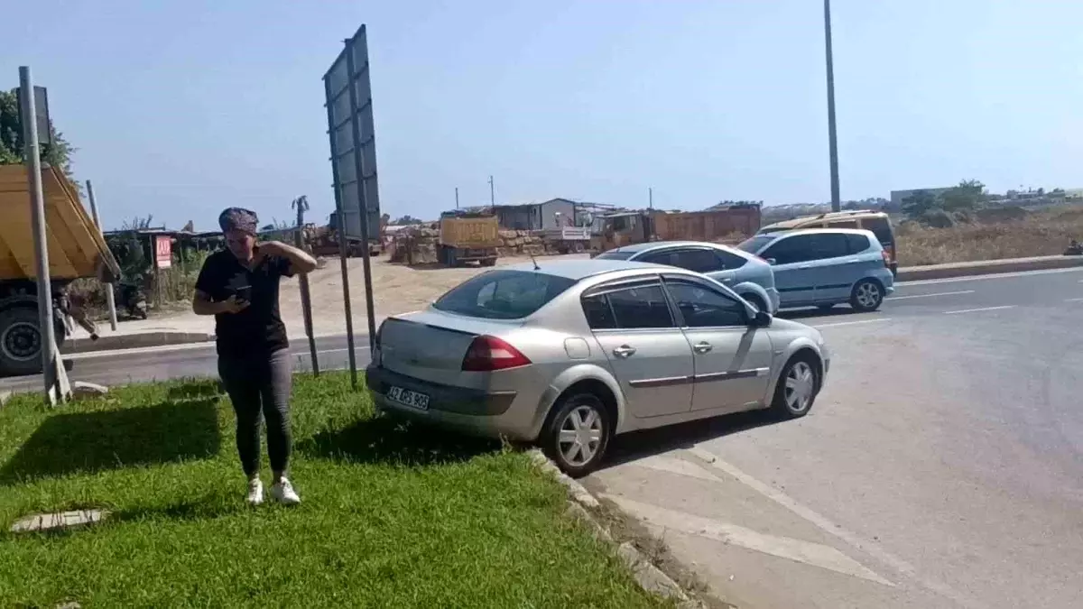 Antalya'da Trafik Kazası: Kadın Sürücü Hastaneye Gitmeyi Reddetti