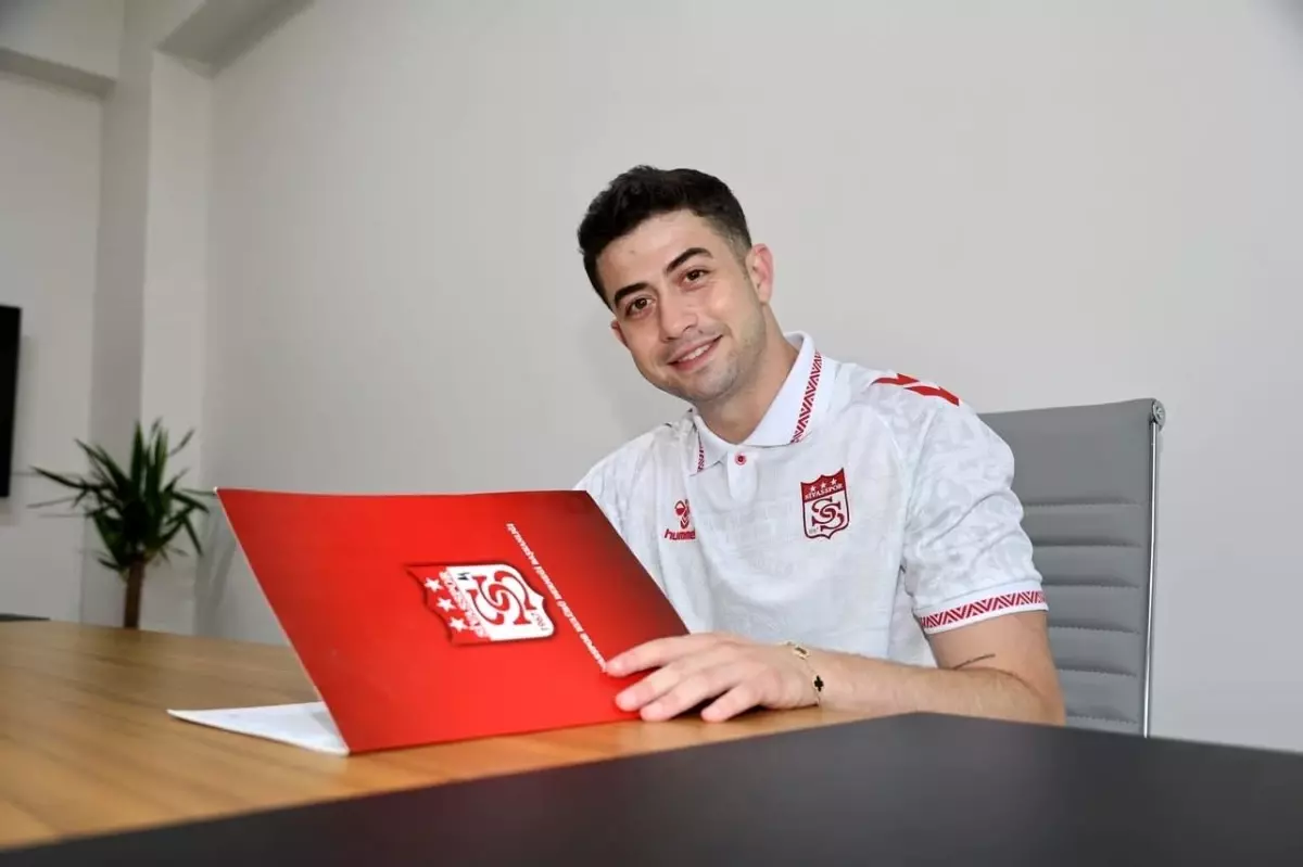 Sivasspor, Eski Futbolcusu Kerem Atakan Kesgin ile Anlaştı