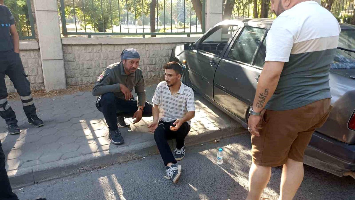 Eskişehir'de Trafik Kazası: Otomobil Duvara Çarptı, 1 Yaralı