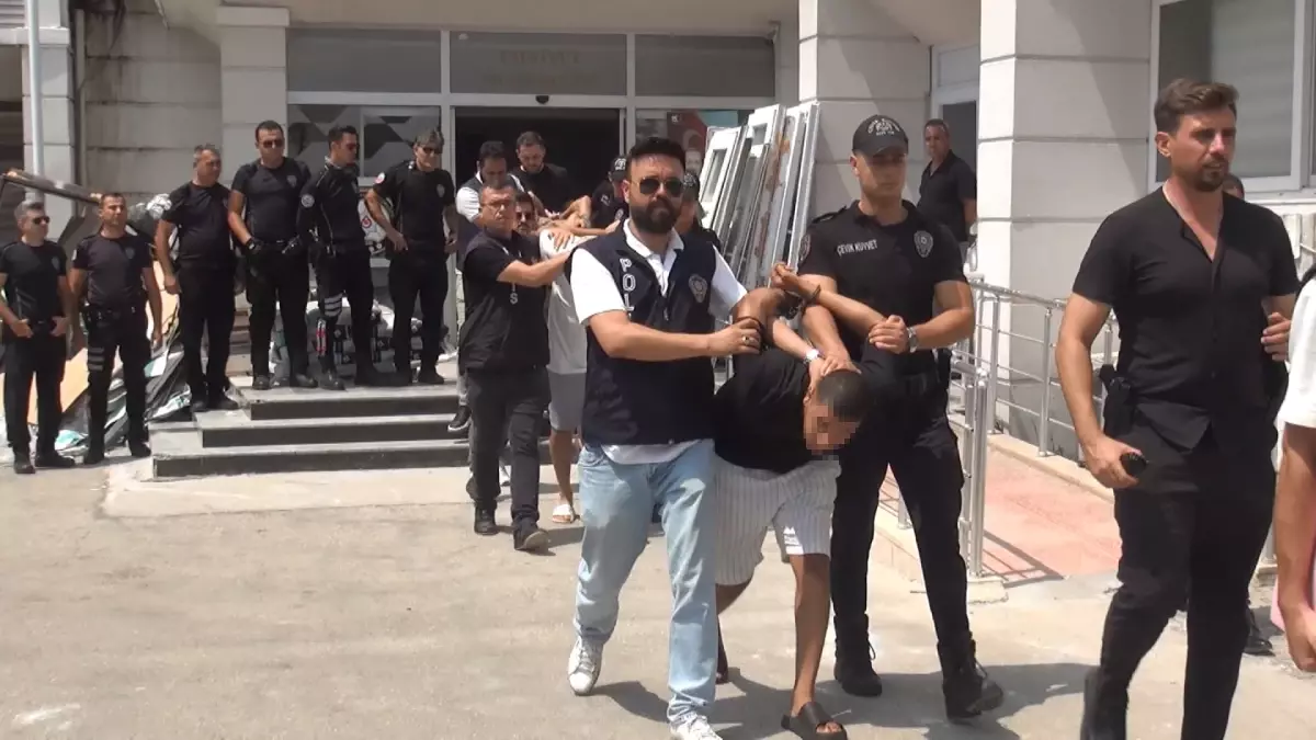Mersin'de Cinayet Zanlısı ve 3 Şüpheli Gözaltında