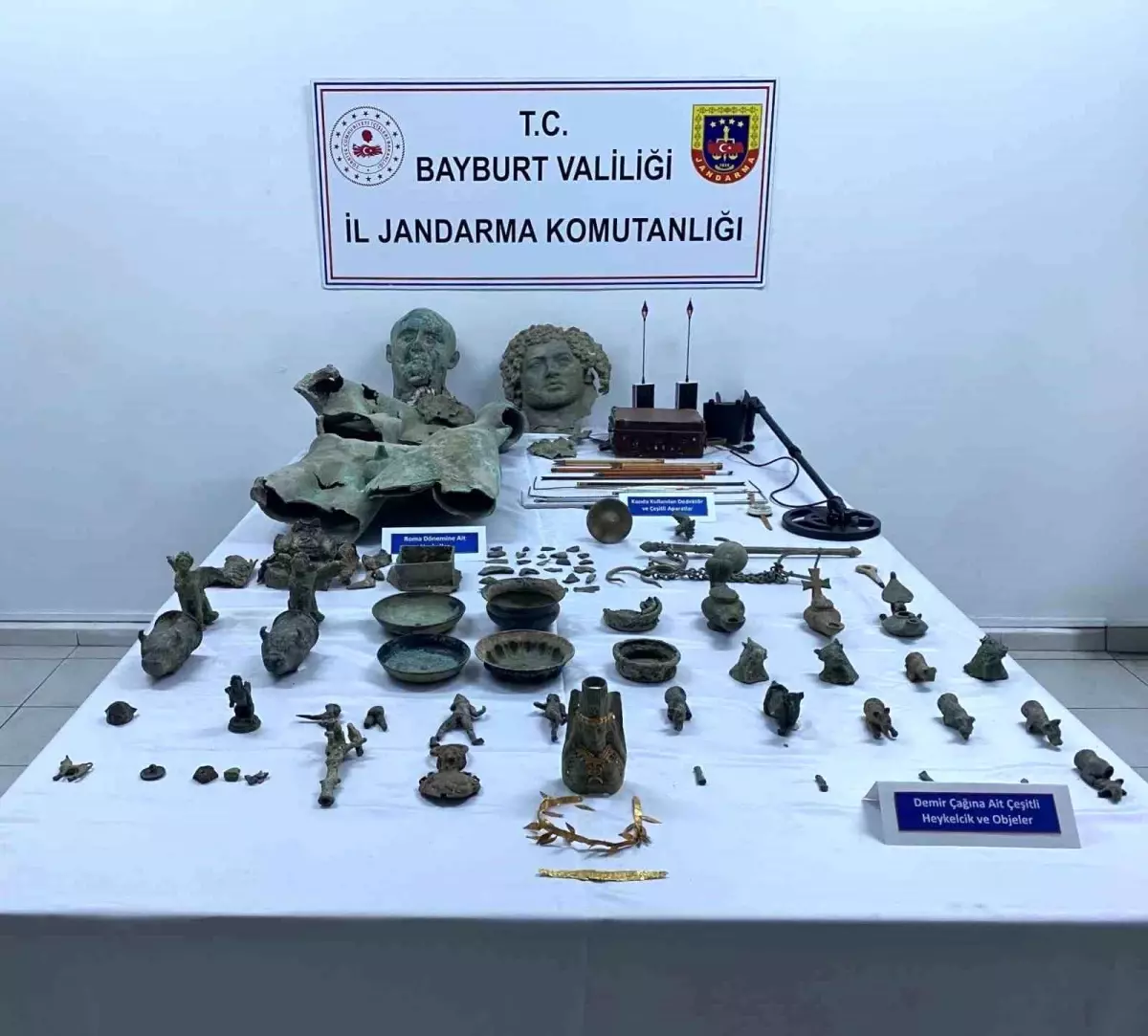 Bayburt ve Gümüşhane'de Tarihi Eser Kaçakçılığına Operasyon: 156 Obje Ele Geçirildi