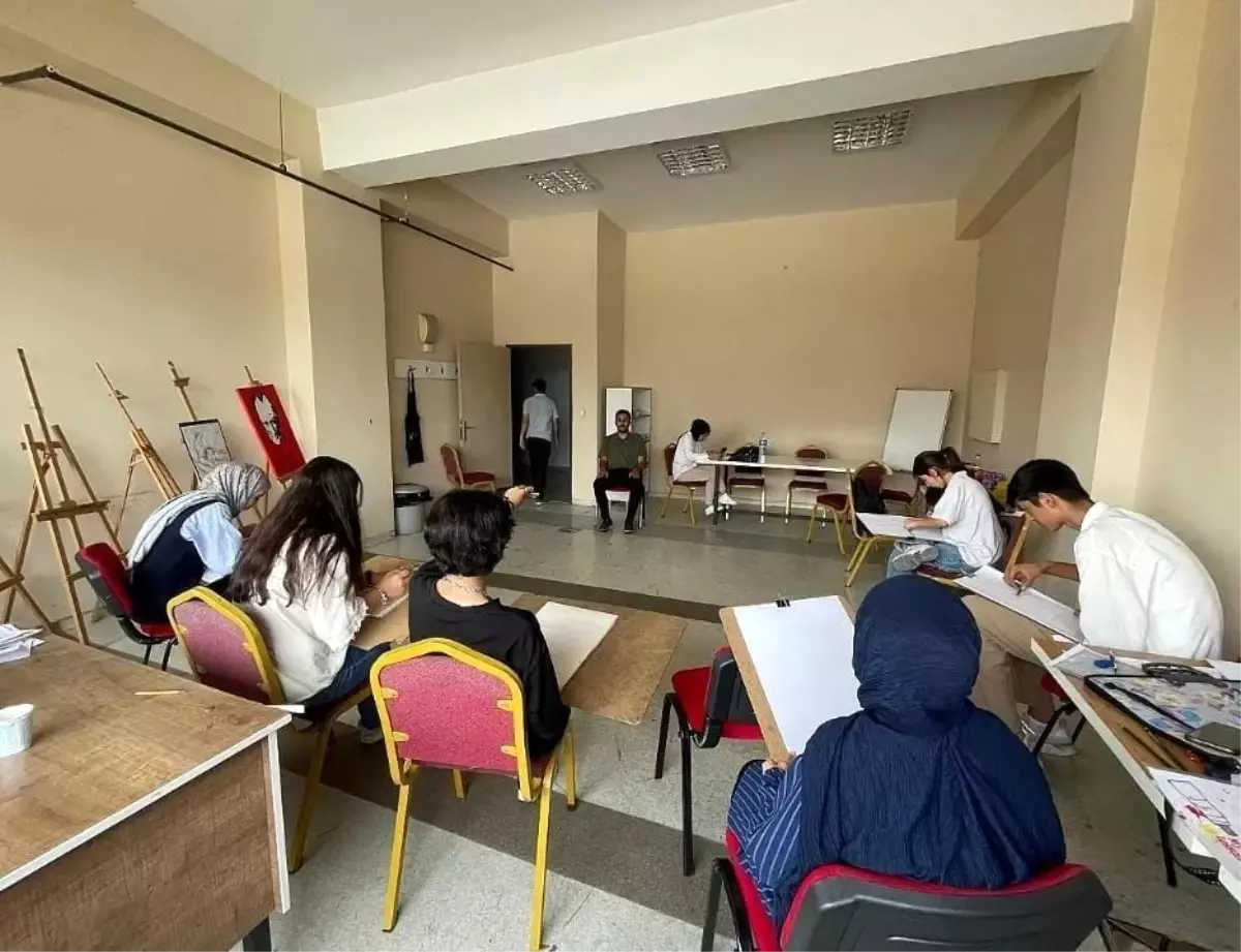 Patnos Gençlik Merkezi Yaz Döneminde Sanat Dolu Etkinlikler Sunuyor