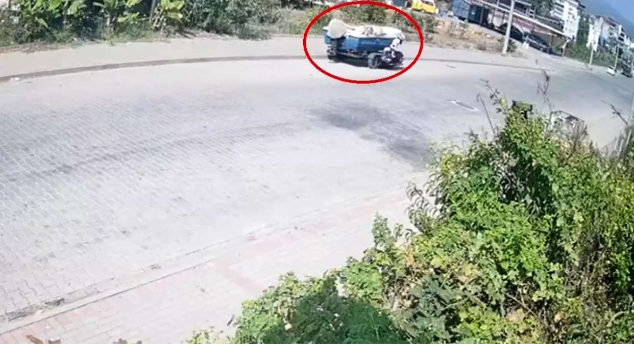 Antalya'da Motosiklet Kazası: Kask Hayat Kurtardı
