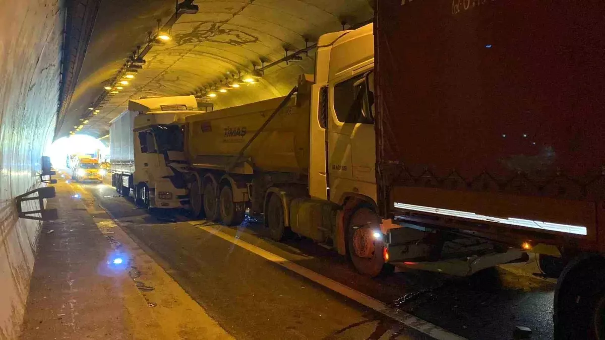 Kocaeli TEM Otoyolu’nda Zincirleme Kaza: 2 Yaralı