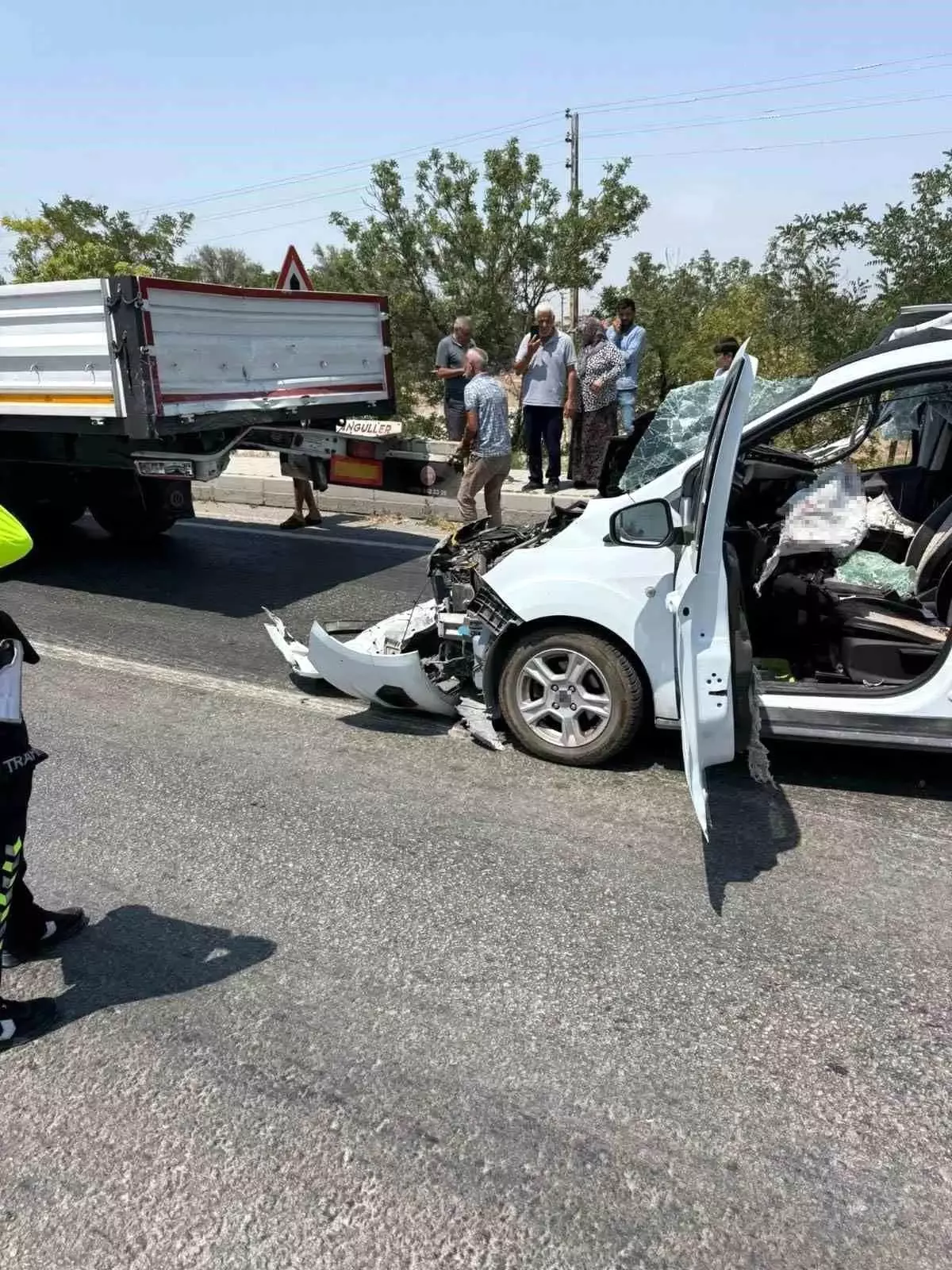 Karapınar'da Trafik Kazası: Bir Sürücü Ağır Yaralandı