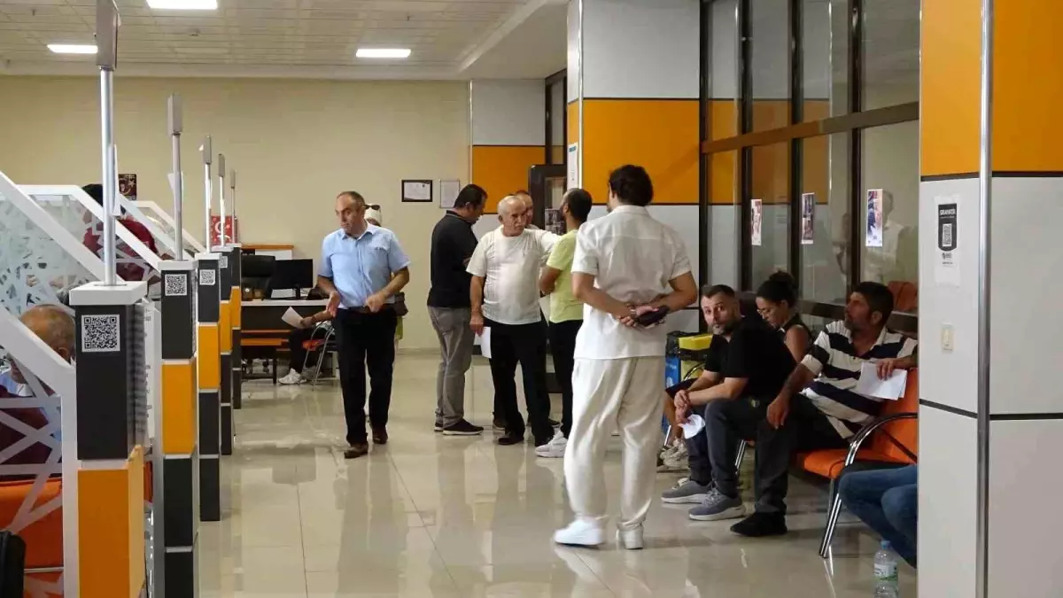 Sürücü Belgesi Yenileme Süresinin Son Günü Yoğunluk Yarattı