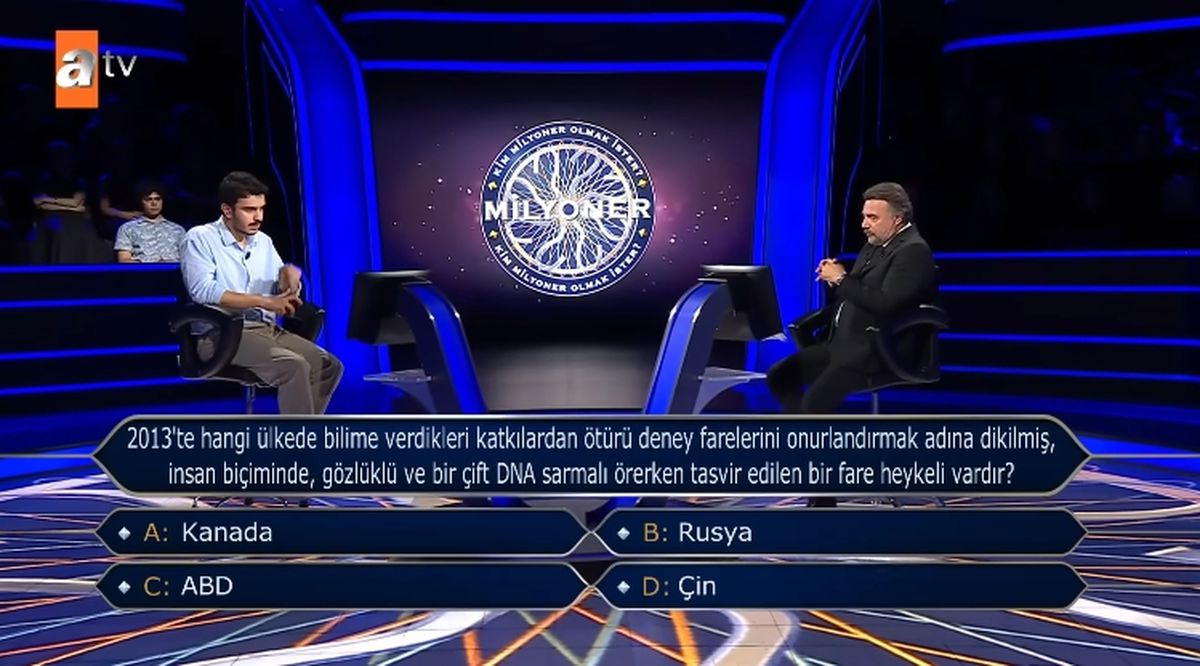 2013'te hangi ülkede bilime verdikleri katkılardan ötürü deney farelerini onurlandırmak adına dikilmiş, insan biçiminde, gözlüklü ve bir çift DNA ...