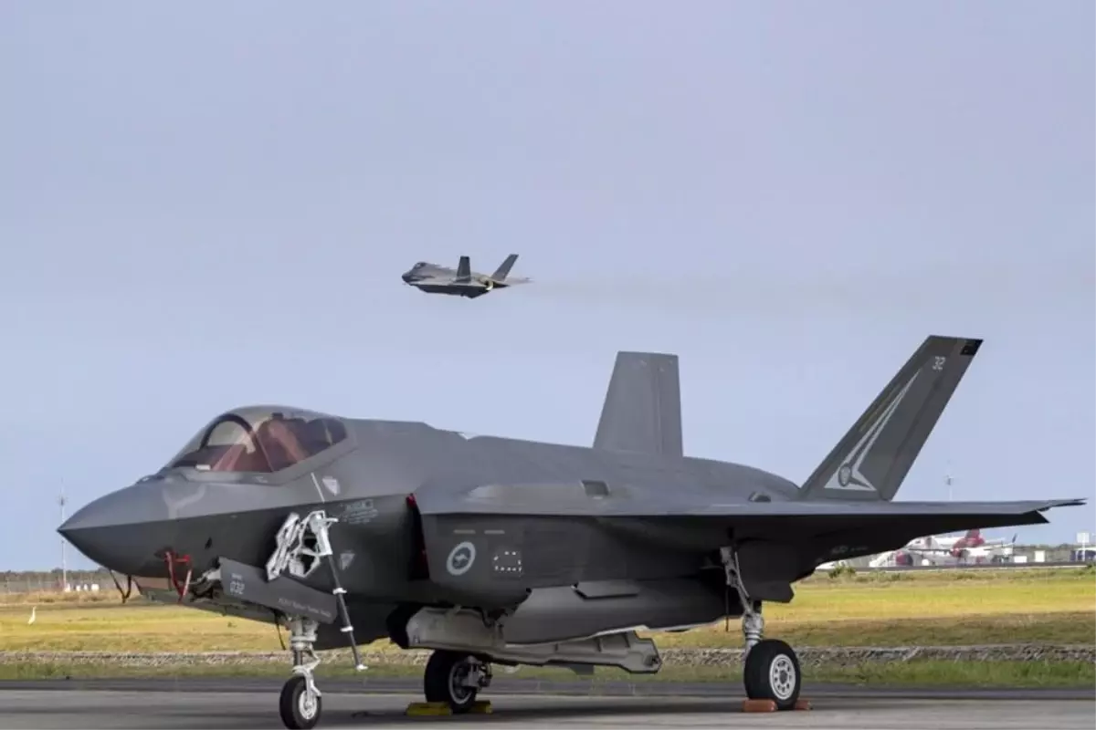 California'da F-35 Savaş Uçağı Tarlaya Düştü