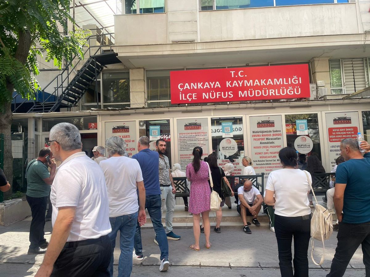 Ankara'da Eski Tip Ehliyet Yenileme Süresi Bitiyor, Nüfus Müdürlüklerinde Yoğunluk