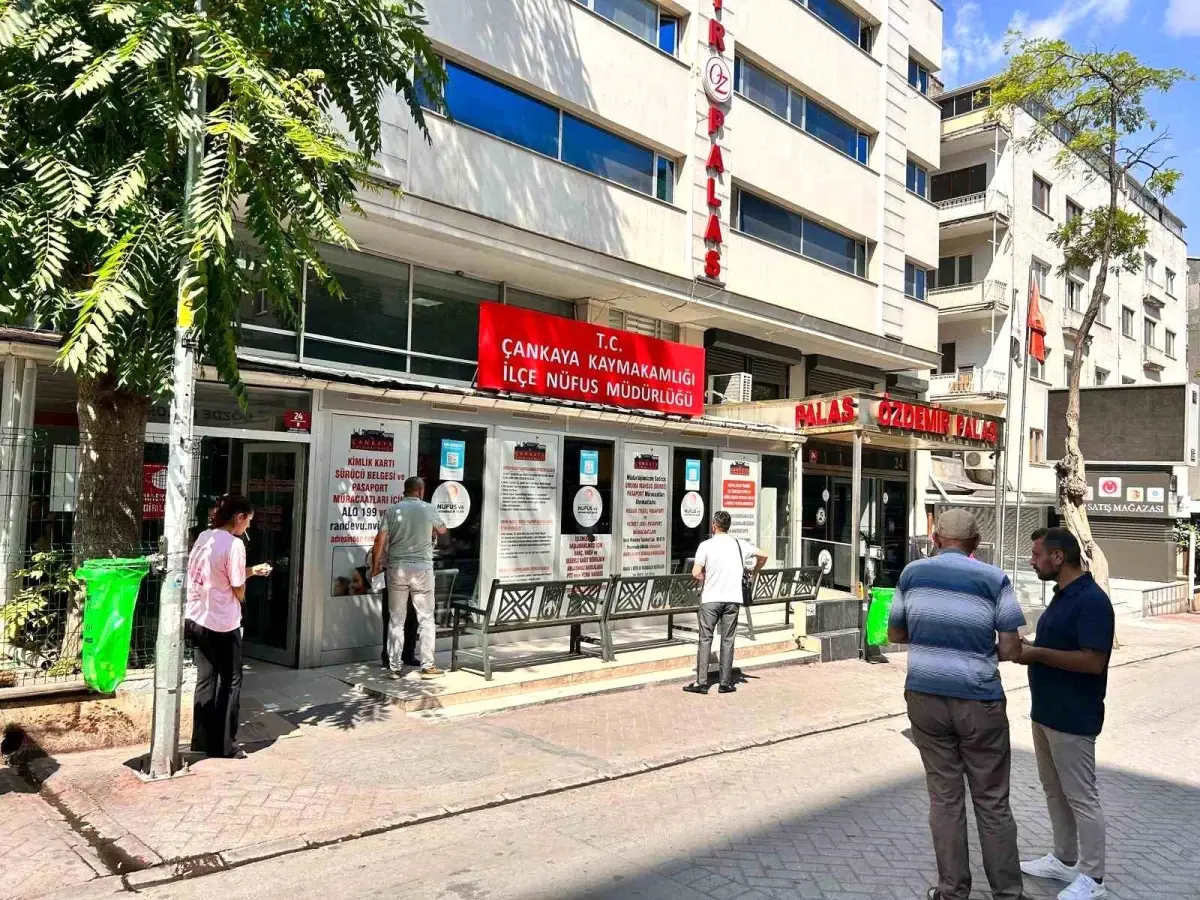 Ankara'da Ehliyet Yenileme Süresinin Son Gününde Yoğunluk