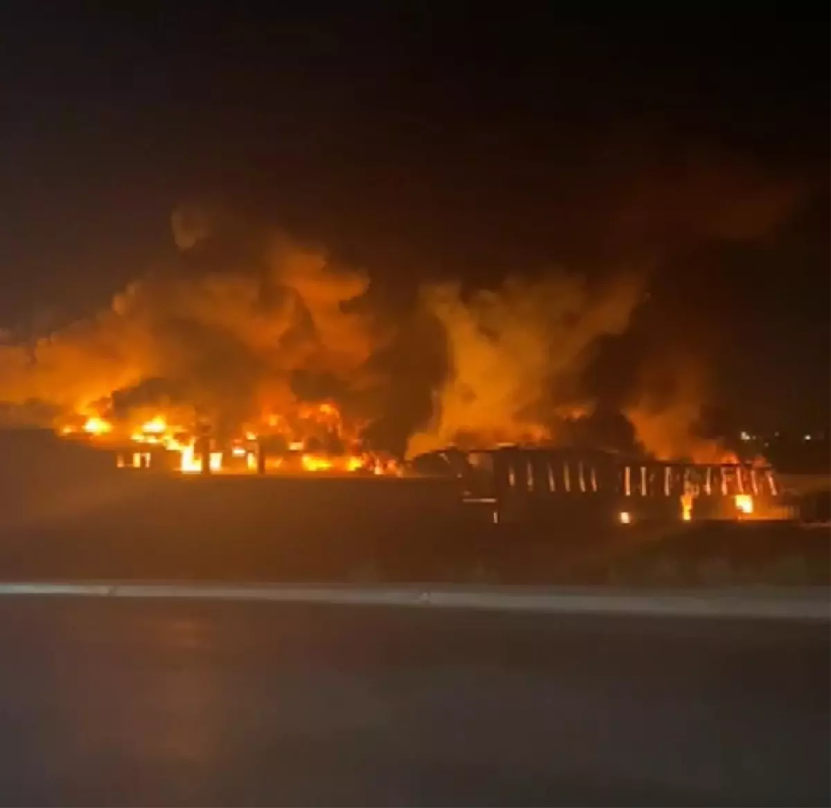Arnavutköy'deki Fabrikada Yangın Çıktı