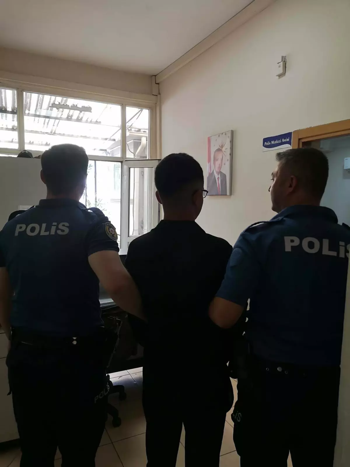 İzmir'de Suikast Hazırlığında Olan Suç Örgütü Üyesi Yakalandı