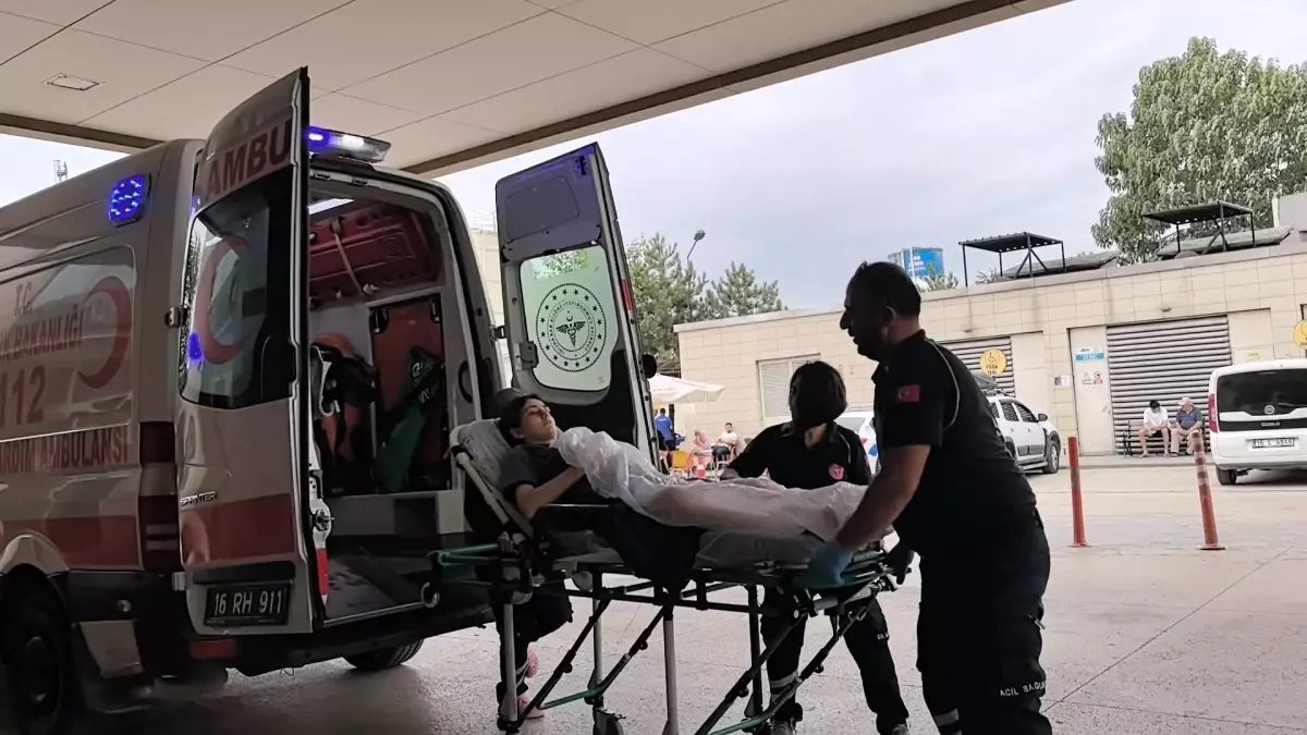 İnegöl'de Zincir Market Çalışanına Kaynar Su Döküldü