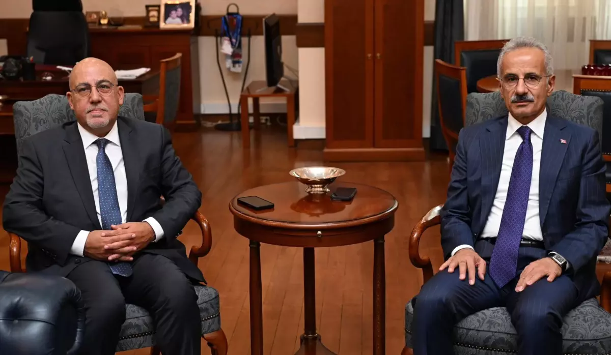 Ulaştırma Bakanı Uraloğlu Gürcistan'da Büyükelçi Orbay ile Görüştü