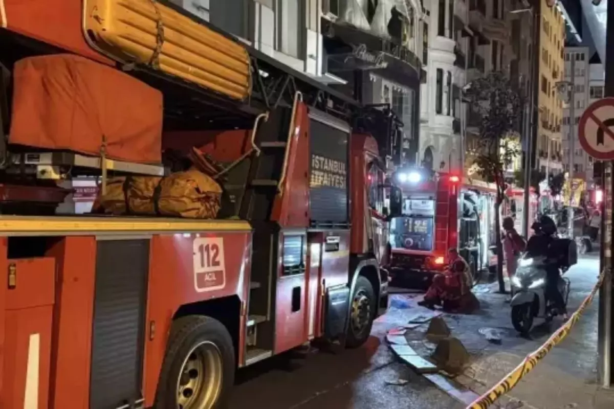 Beyoğlu'nda yangın paniği! Vatandaşlar tahliye edildi