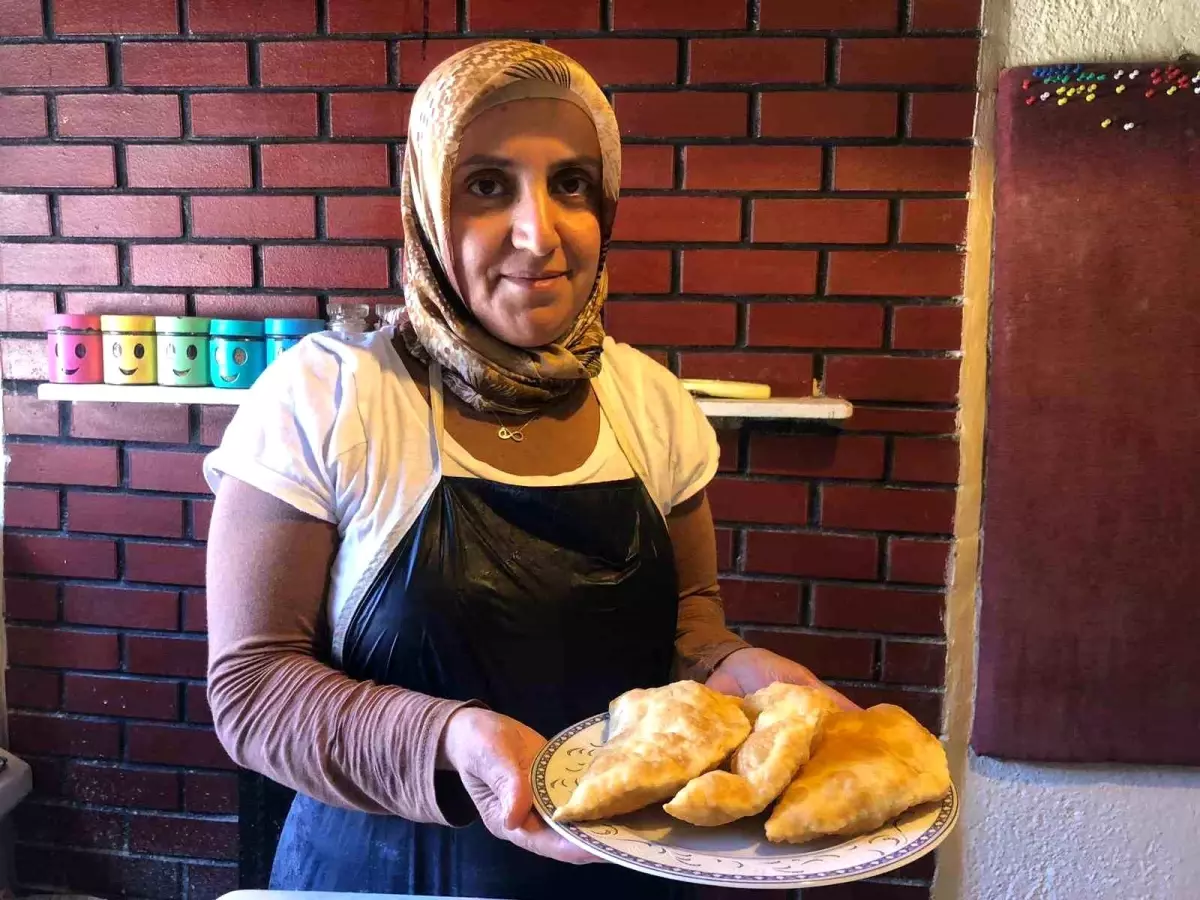 Eskişehir'in Çi Böreği: Hem Yerel Hem de Turistlerin Tercihi