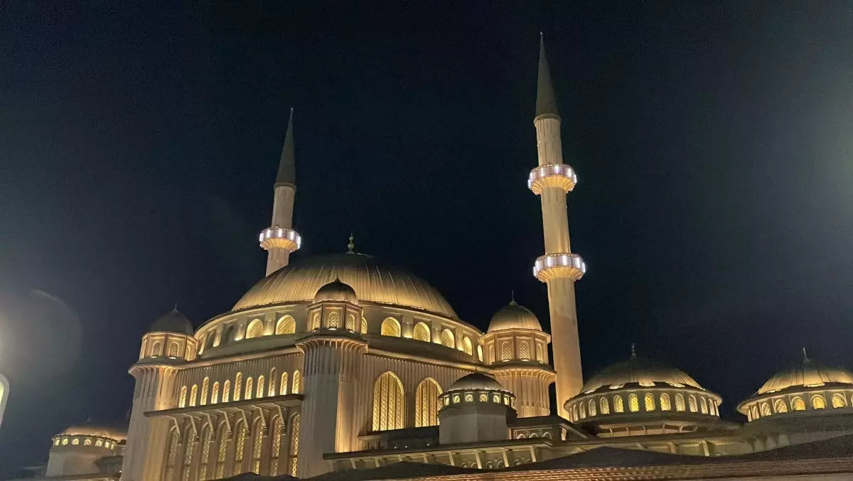 Diyanet'in çağrısıyla camilerde orman yangınları ve kuraklık için dua edildi