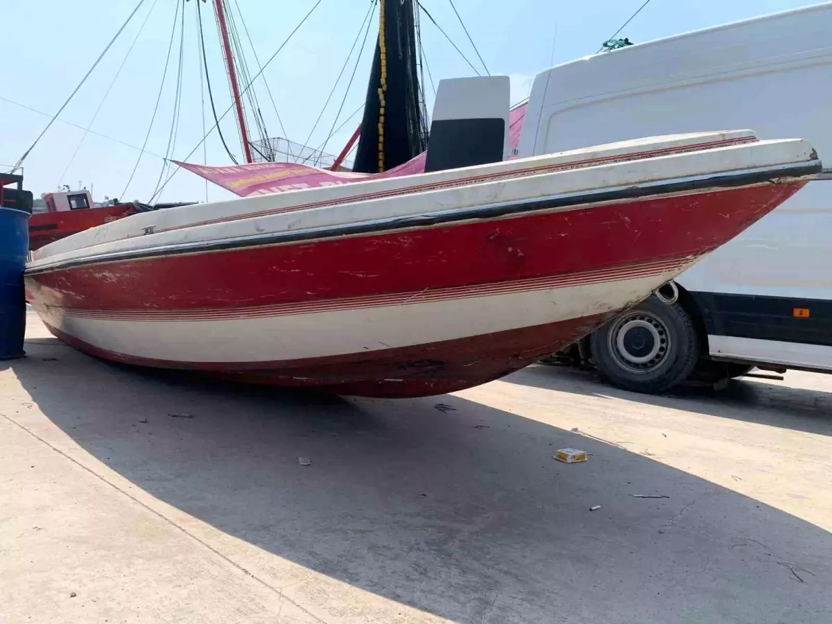 Karataş'ta Bulunan Teknenin Sahibinin Aranması Devam Ediyor