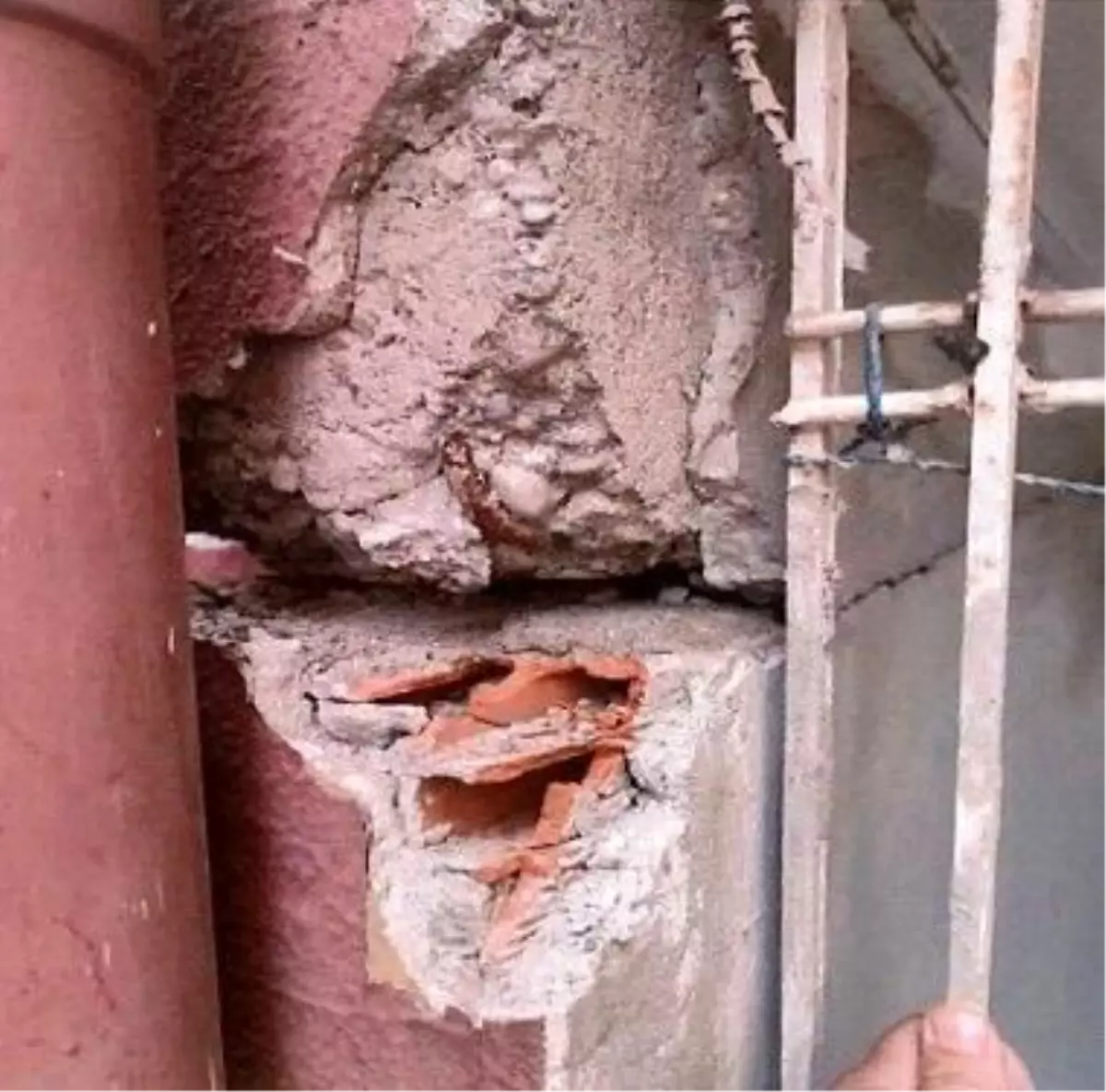 Diyarbakır'da Apartman Sağlam Çıkınca Sakinleri Eve Döndü