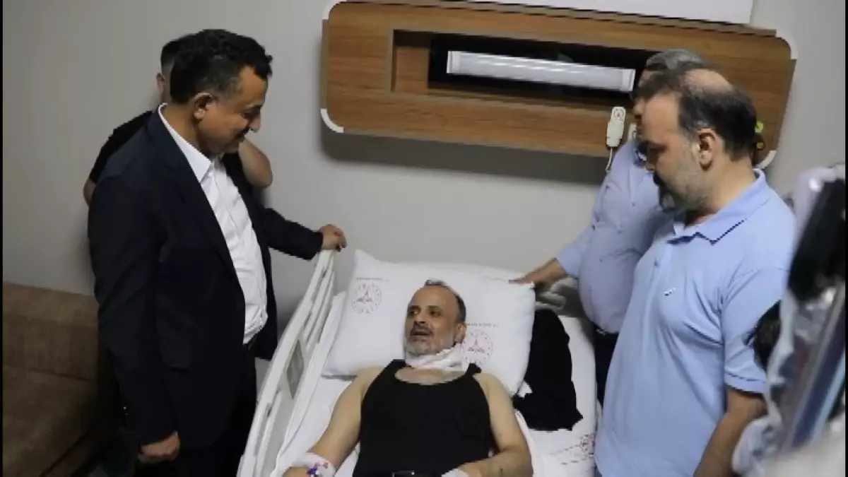 Şanlıurfa'da Hastanede Bıçaklı Saldırı: Güvenlik Görevlisi ve Doktor Yaralandı