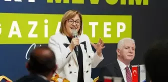 Fatma Şahin, İstanbul'daki medya temsilcileri, akademisyenler ve sanatçılarla buluştu
