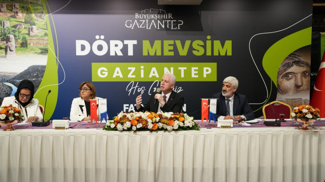 Fatma Şahin, İstanbul'daki medya temsilcileri, akademisyenler ve sanatçılarla buluştu