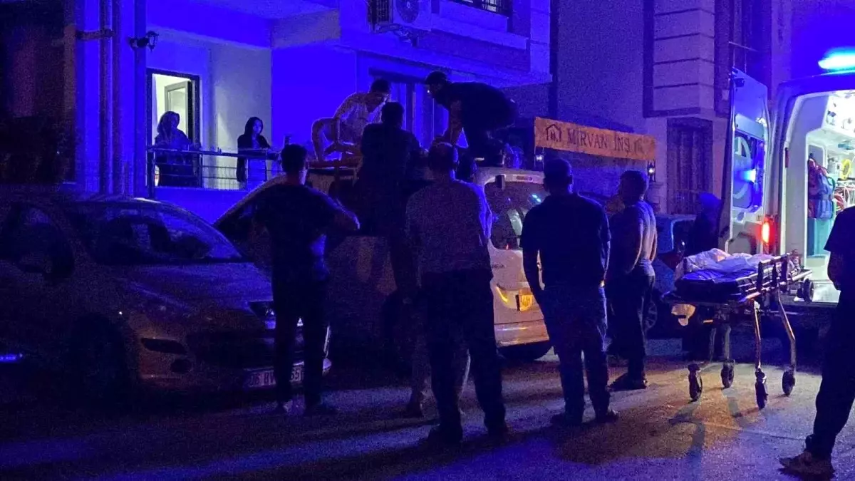 Kartepe'de Balkonundan Düşen Genç Kız Yaralandı