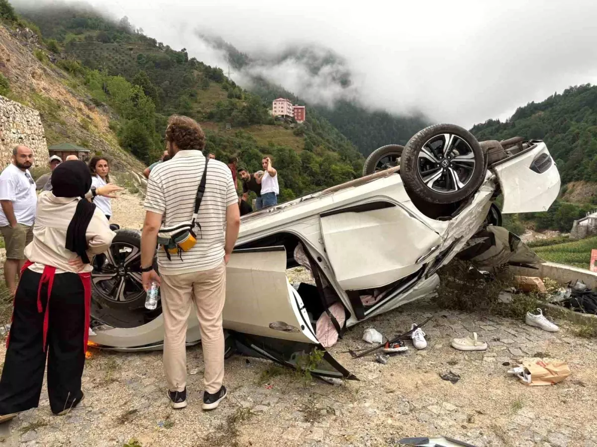 Giresun’da Otoparktan Yürüyüş Yoluna Düşen Otomobilde 4 Yaralı