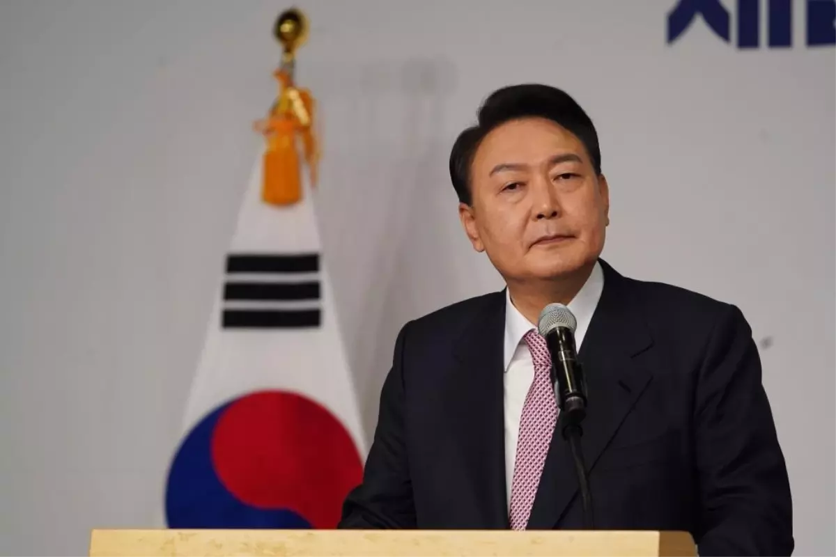 Güney Kore Mahkemesi, Eski Devlet Başkanı Yoon Suk Yeol'un Zorla Sorguya Getirilmesi Kararını Aldı