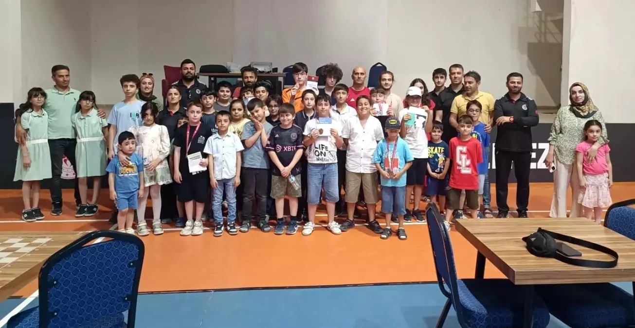 Hakkari'de Yıldırım Satranç İl Birinciliği Turnuvası Sona Erdi