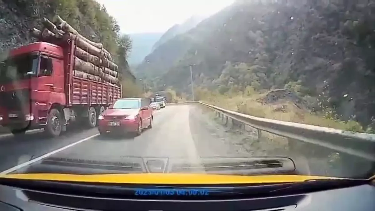 Karabük-Yenice Karayolu'nda Hatalı Sollama Kazadan Kurtuldu