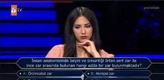 İnsan anatomisinde beyni ve omuriliği örten sert zar ile ince zar arasında bulunan hangi adda bir zar bulunmaktadır?