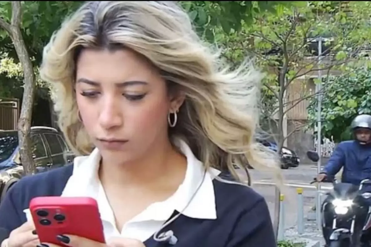 Kadın muhabir canlı yayına hazırlanırken kapkaççının kurbanı oldu
