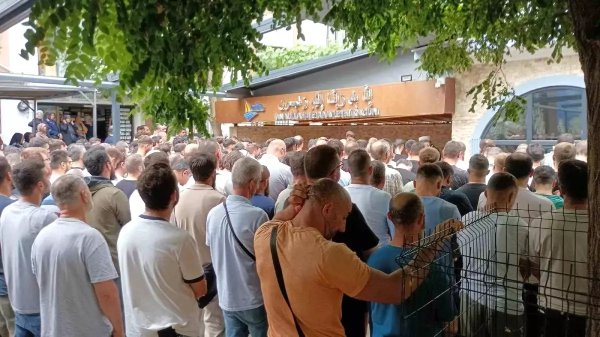 Karamürsel'de Bıçaklı Saldırı: Uğur Deniz Hayatını Kaybetti