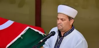Oğlunun cenaze namazını kıldırdı