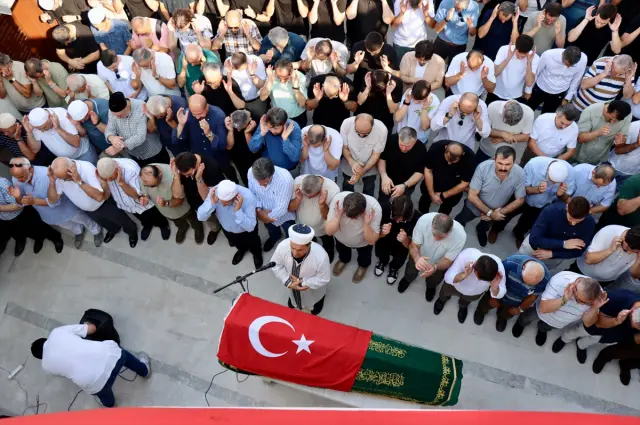 He performed his son's funeral prayer